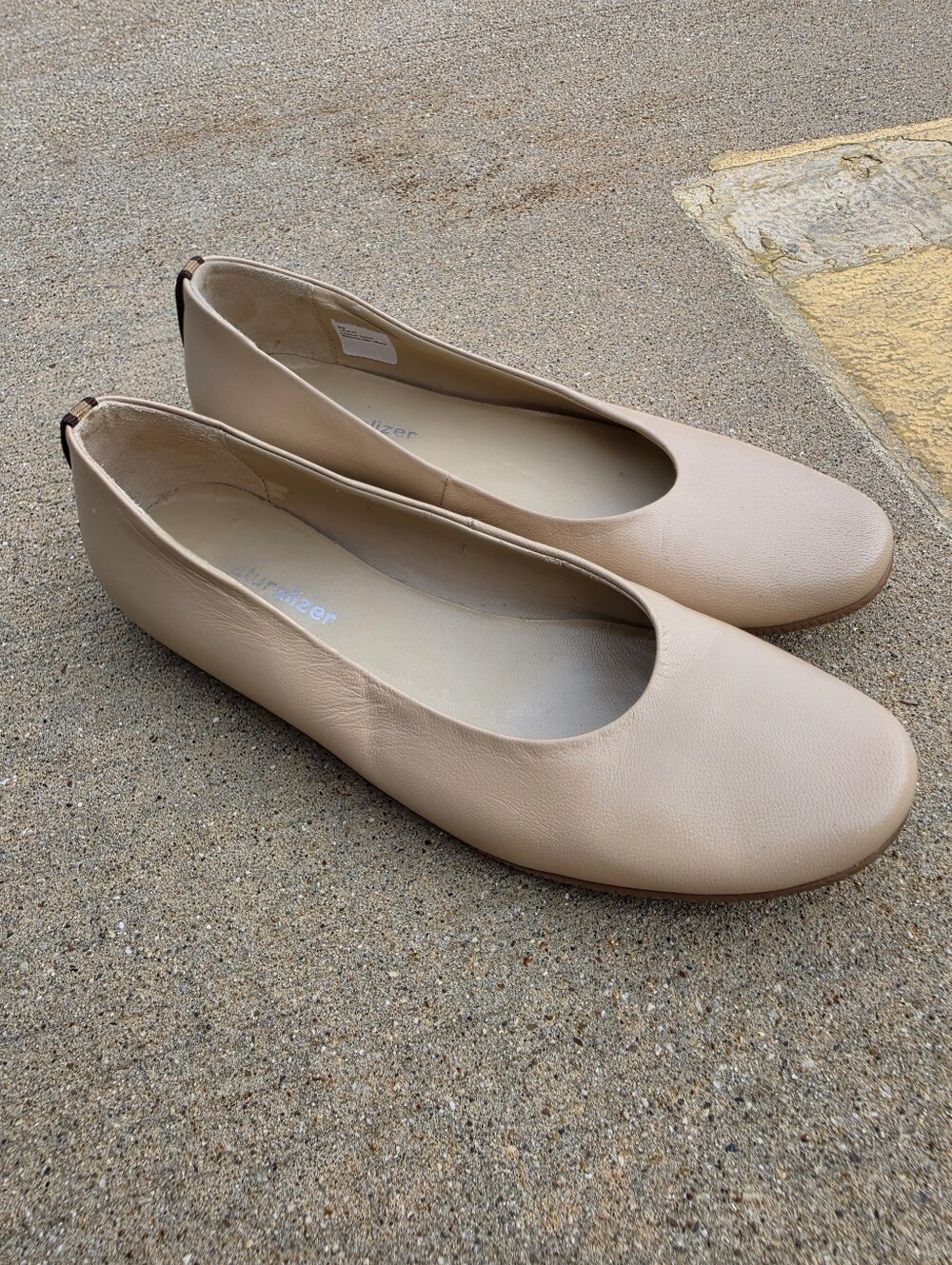 Naturalizer Balance Nude Leather Ballet Flats Women's Size 8M Beige Comfort Shoe - Picture 2 of 6